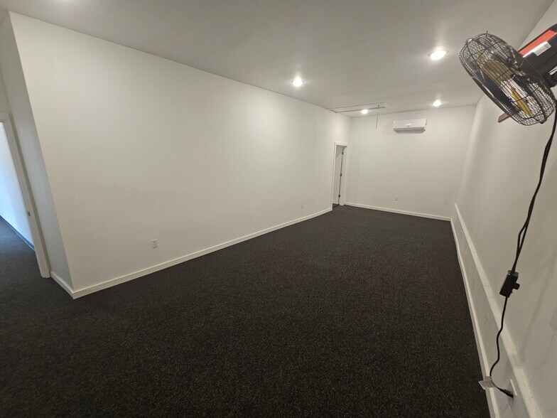 More Photos Of 5833 NE Portland Hwy, Portland Flex For Sale