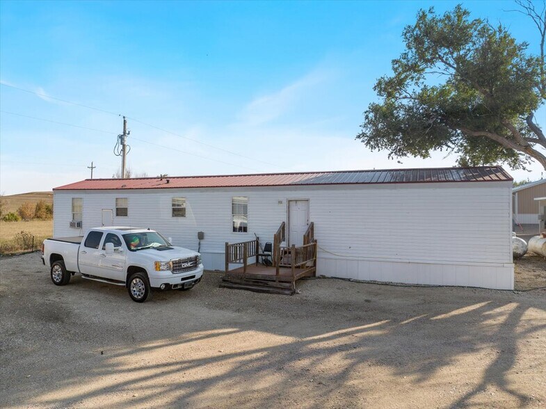 More Photos Of 17500 Hwy 34, Enning Storefront For Sale