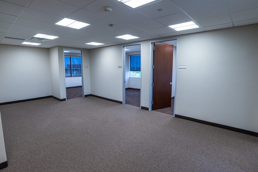 More Photos Of 1600 N Redbud Blvd, McKinney Office For Sale
