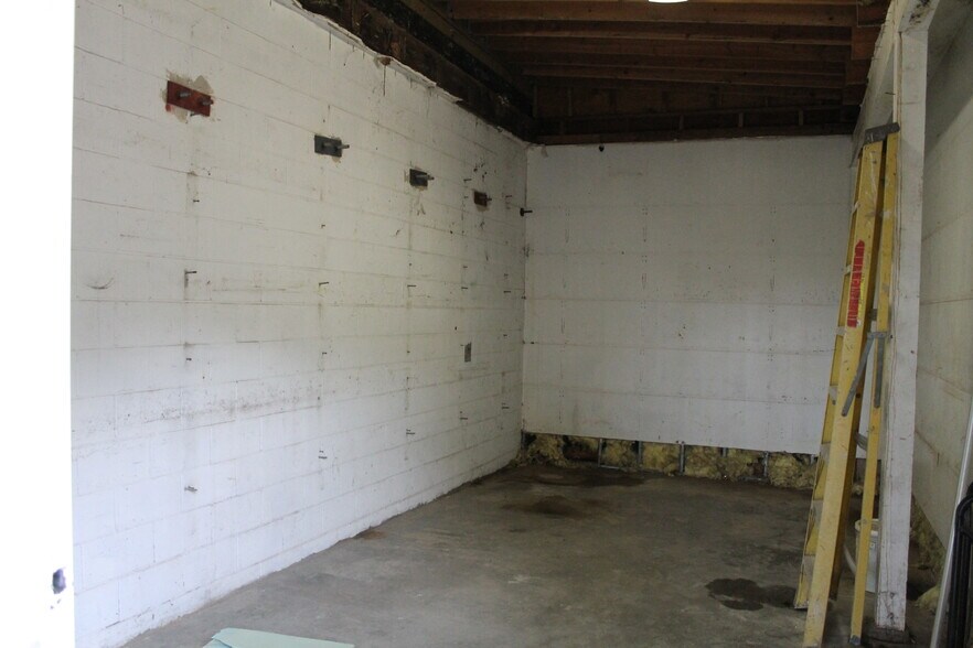 More Photos Of 661 N Pacific Ave, San Pedro Manufacturing For Sale