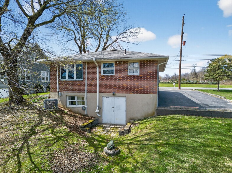 More Photos Of 6534 Sullivan Trl, Wind Gap Office For Sale