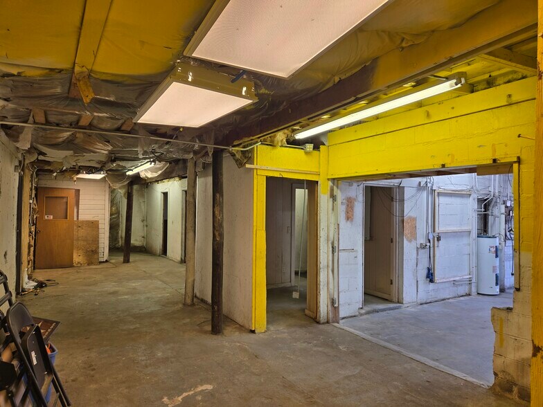 More Photos Of 6720 Railroad Ave, Omaha Warehouse For Sale