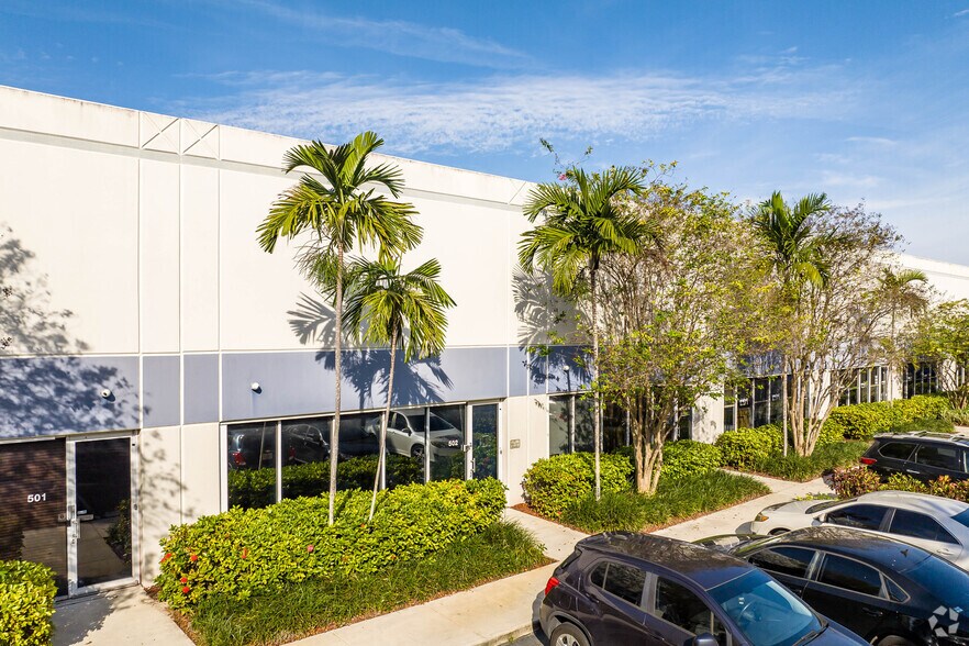 More Photos Of 4350 Oakes Rd, Davie Flex For Lease