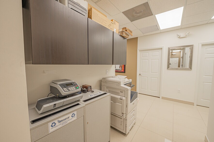 More Photos Of 20810-20818 W Dixie Hwy, Miami Medical For Sale