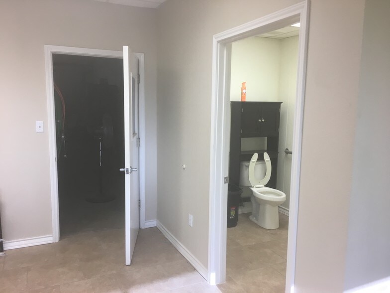 More Photos Of 900 S Midkiff Rd, Midland Storefront Retail Office For Lease