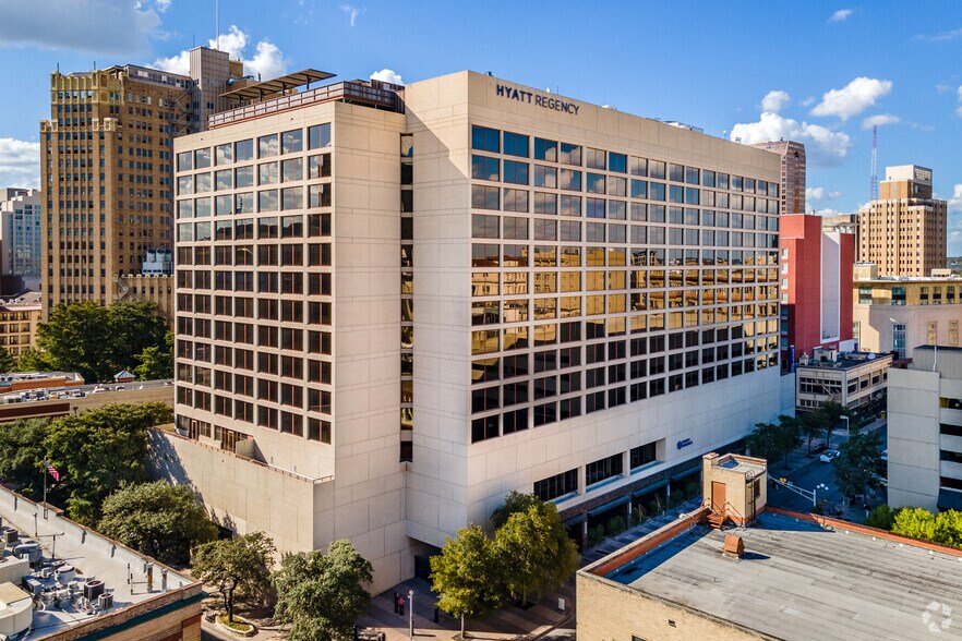 More Photos Of 123 Losoya St, San Antonio Hotel For Lease