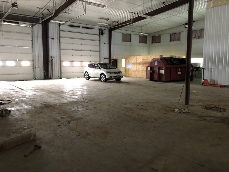 More Photos Of 14468 Commerce Park Blvd, Williston Warehouse For Sale