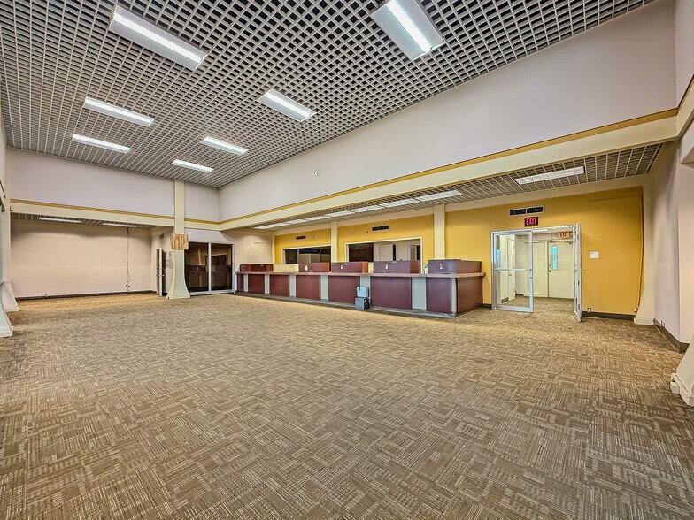 More Photos Of 1031 US Highway 181, Portland Bank For Lease