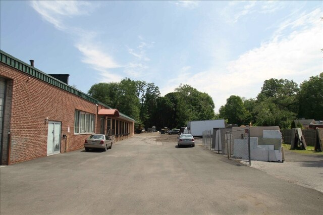 More Photos Of 270 Oak Tree Rd, Tappan Warehouse For Lease