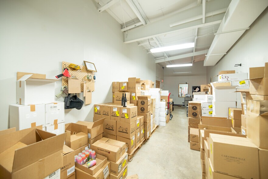 More Photos Of 5010 N Nebraska Ave, Tampa Light Distribution For Lease