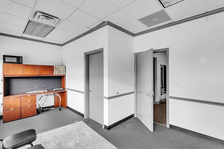 More Photos Of 4491 School Rd S, Murrysville Office For Sale