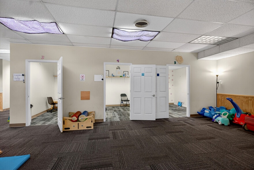 More Photos Of 316 N Lewis St, Lagrange Medical For Lease