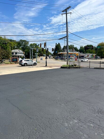 More Photos Of 5 S Madison St, Oswego Storefront Retail Office For Lease