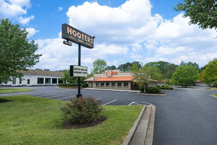 More Photos Of 6785 Tara Blvd, Jonesboro Restaurant For Lease
