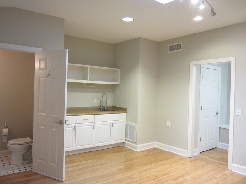 More Photos Of 452 E Paces Ferry Rd NE, Atlanta Office For Sale