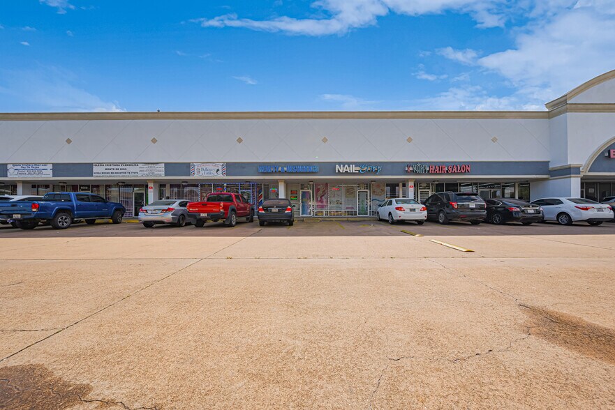 More Photos Of 8002-8138 Boone Rd, Houston Storefront For Lease
