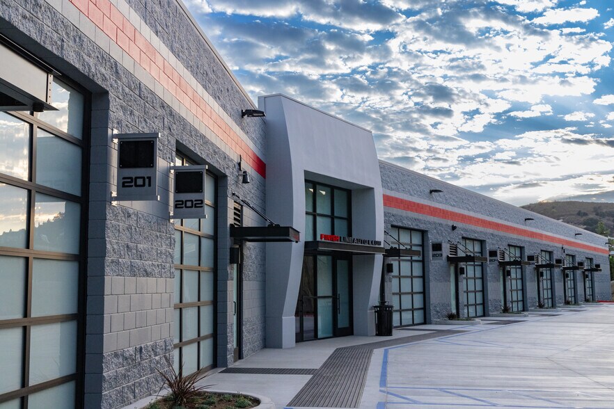 More Photos Of 23823 Ventura Blvd, Calabasas Warehouse For Sale