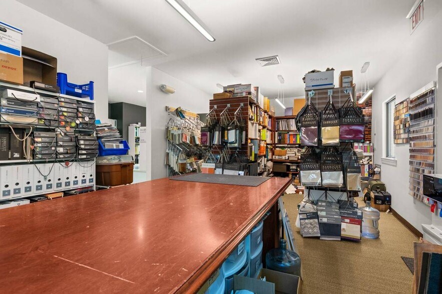 More Photos Of 400 Sugartree Ln, Franklin Office For Sale