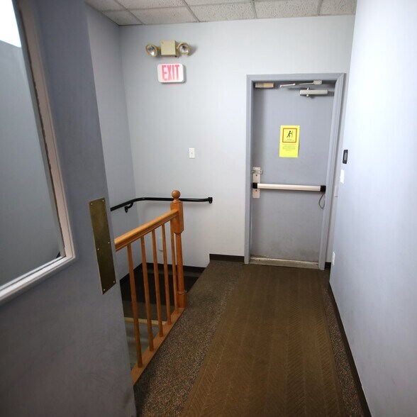 More Photos Of 326 Springside Ave, Pittsfield Office For Sale