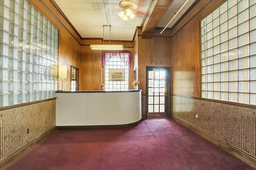 More Photos Of 701 E Hay St, York Warehouse For Lease