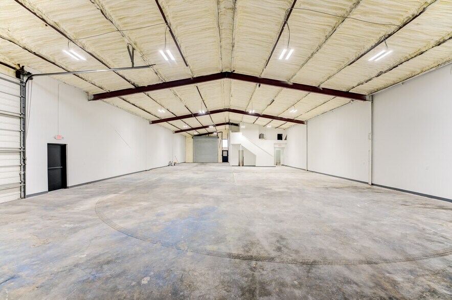 More Photos Of 10215 Papalote St, Houston Showroom For Sale