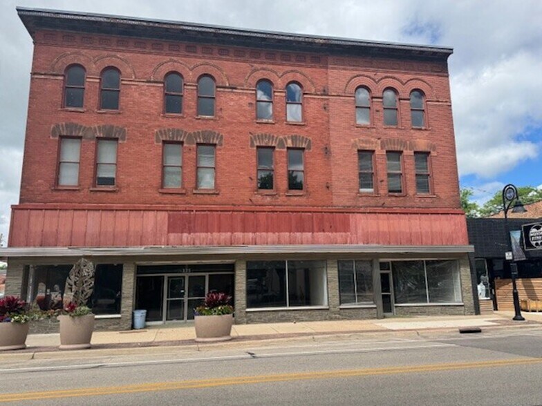 Primary Photo Of 325 7th St, Rockford Flex For Sale