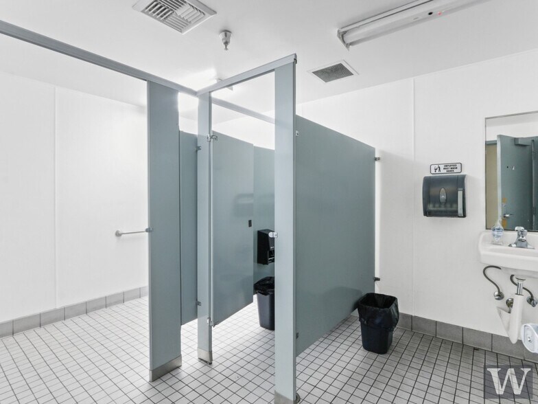 More Photos Of 10830 Santa Monica Blvd, Los Angeles Storefront Retail Office For Sale