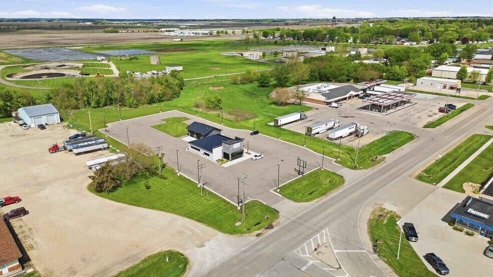 More Photos Of 1010 S 7th St, Rochelle Flex For Sale