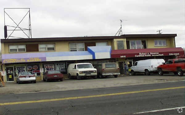 More Photos Of 5612-5618 W 79th St, Burbank Storefront Retail Residential For Lease