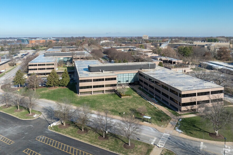 More Photos Of 800 N Lindbergh Blvd, Creve Coeur Research And Development For Lease