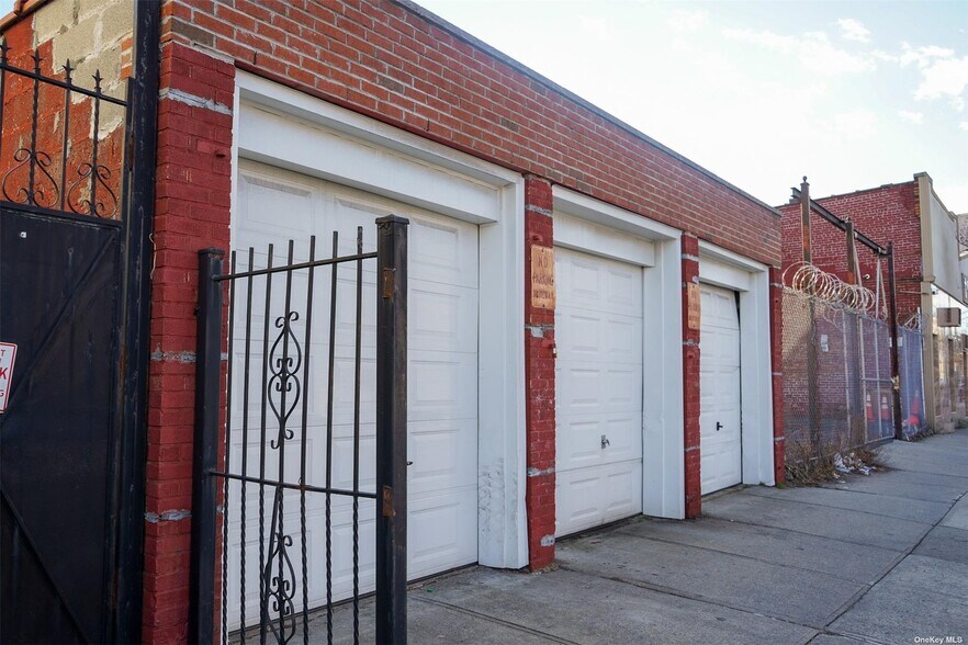 More Photos Of 174 Wyona St, Brooklyn Office Residential For Lease