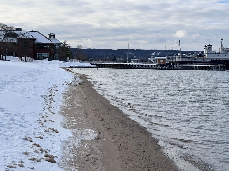 More Photos Of 841 E Front St, Traverse City Hotel For Sale