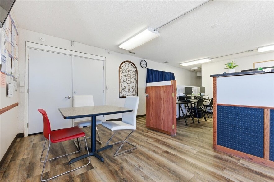 More Photos Of 1824 2nd Ave, Council Bluffs Office For Lease