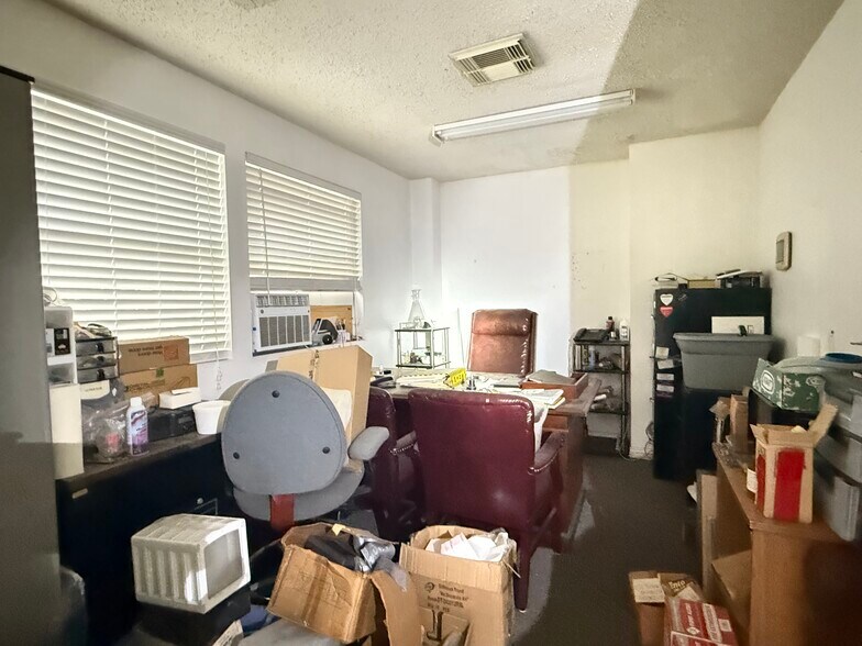 More Photos Of 7927 Mainland Dr, San Antonio Warehouse For Sale