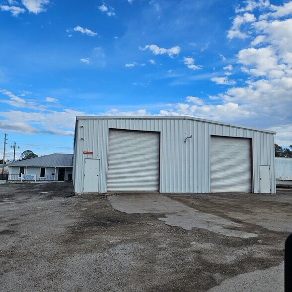 More Photos Of 4411 US Highway 92 E, Lakeland Warehouse For Lease