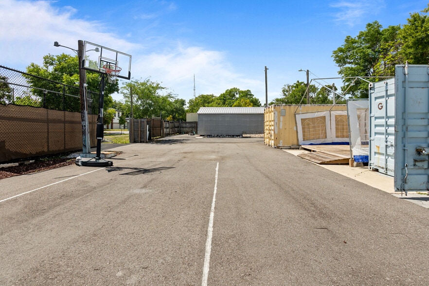 More Photos Of 5424 Edgewater Dr, Orlando Flex For Lease