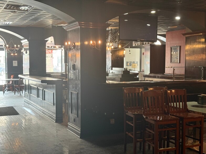 More Photos Of 636 Church St, Evanston Office Residential For Lease