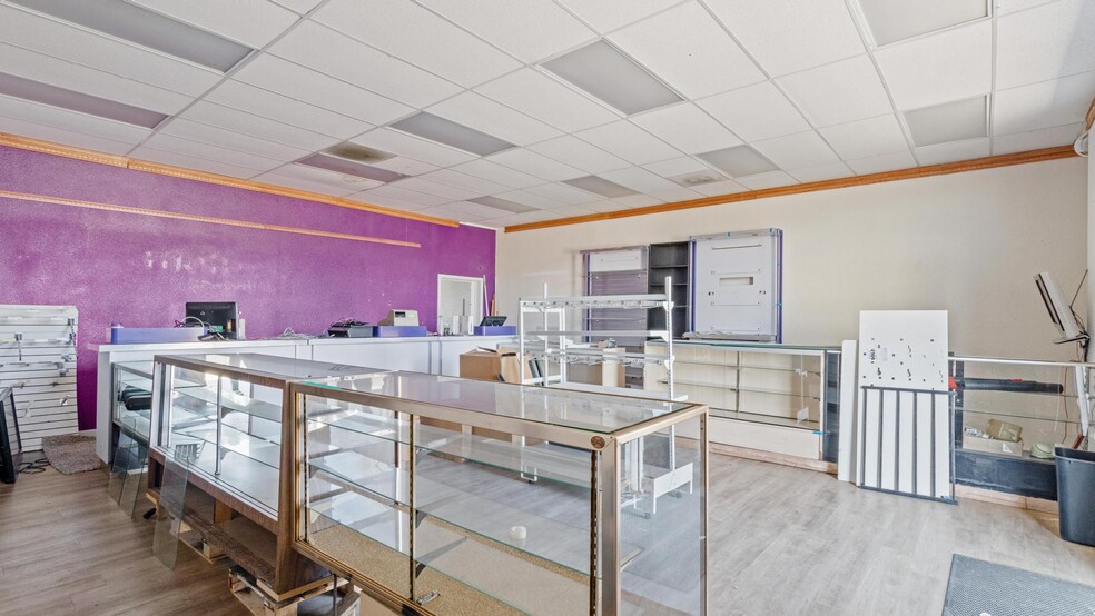 More Photos Of 2621 S Chestnut Ave, Fresno Freestanding For Sale