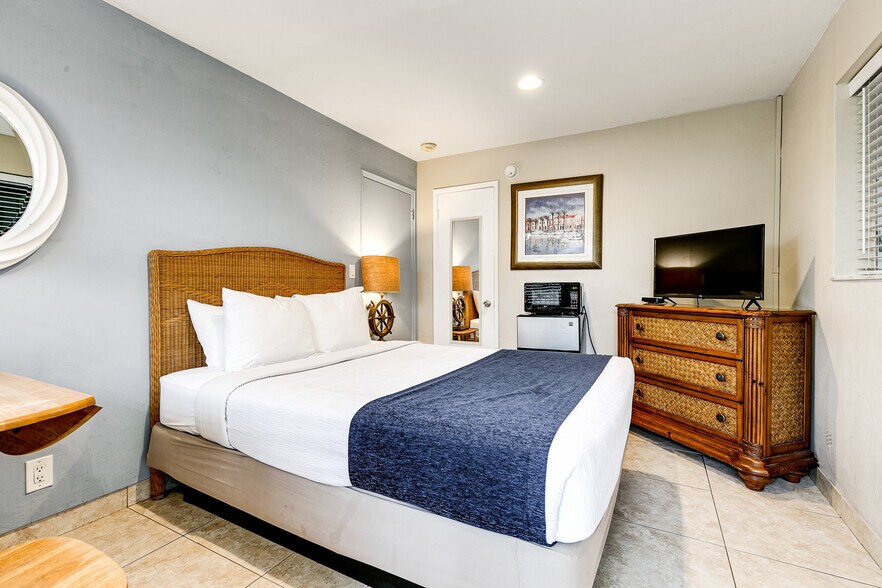 More Photos Of 2648 NE 32nd St, Fort Lauderdale Hotel For Sale