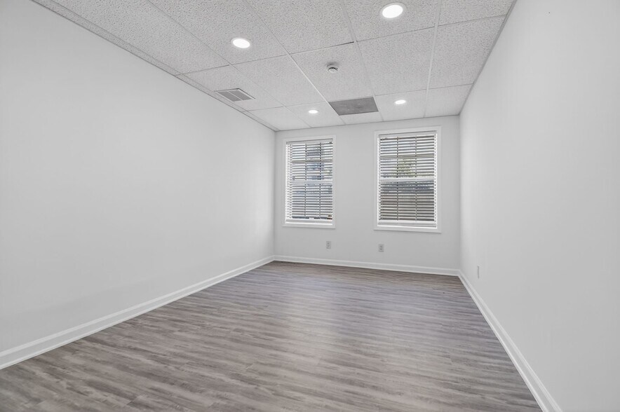 More Photos Of 8607-8609 2nd Ave, Silver Spring Medical For Sale