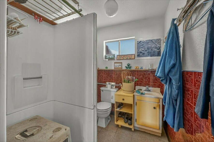 More Photos Of 708 N Pleasant Ave, Fresno Warehouse For Sale