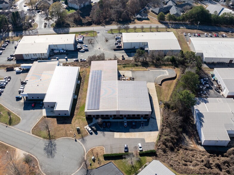 More Photos Of 129 Oakpark Dr, Mooresville Light Manufacturing For Lease