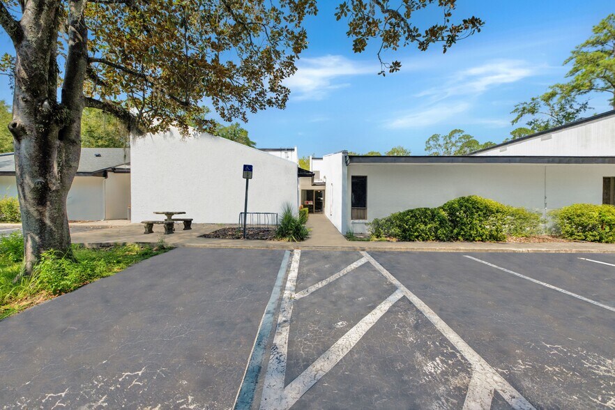 More Photos Of 1731 NW 6th St, Gainesville Office For Lease