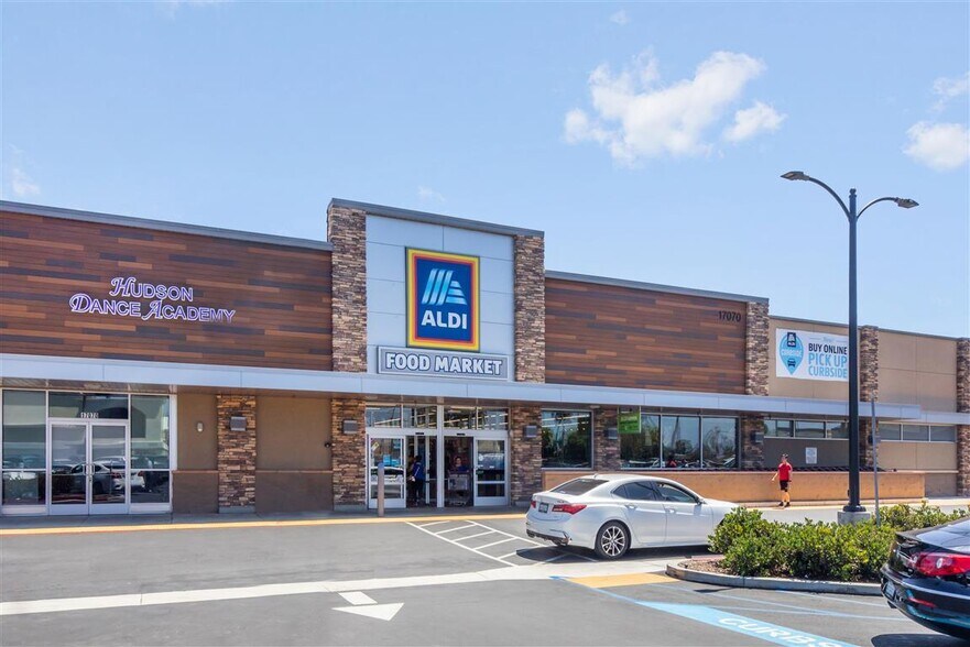 More Photos Of 17120 Magnolia St, Fountain Valley Unknown For Lease