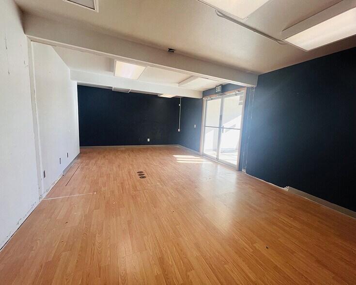 More Photos Of 205-253 12th St SW, Loveland Warehouse For Sale