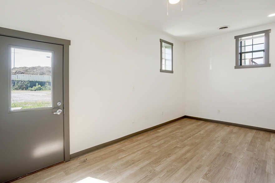 More Photos Of 6401 Centennial Blvd, Nashville Warehouse For Lease