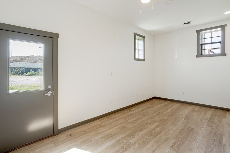 More Photos Of 6401 Centennial Blvd, Nashville Warehouse For Lease