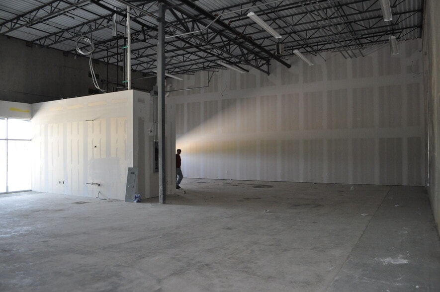 More Photos Of 550 W Round Grove Rd, Lewisville Showroom For Lease