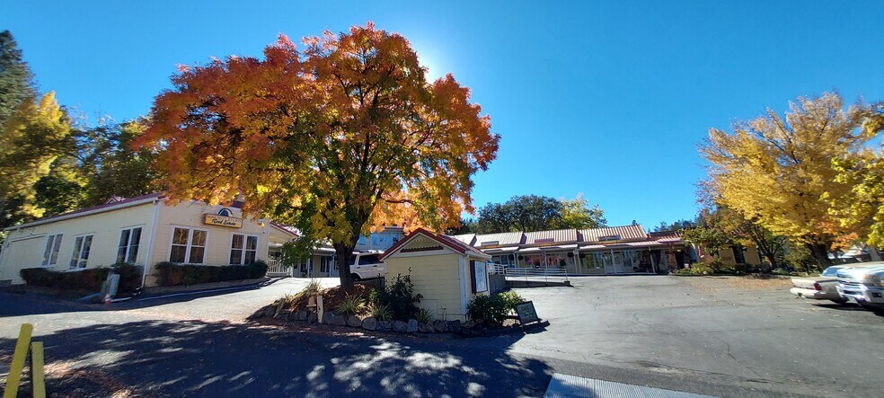 More Photos Of 18687 Main St, Groveland Storefront For Lease
