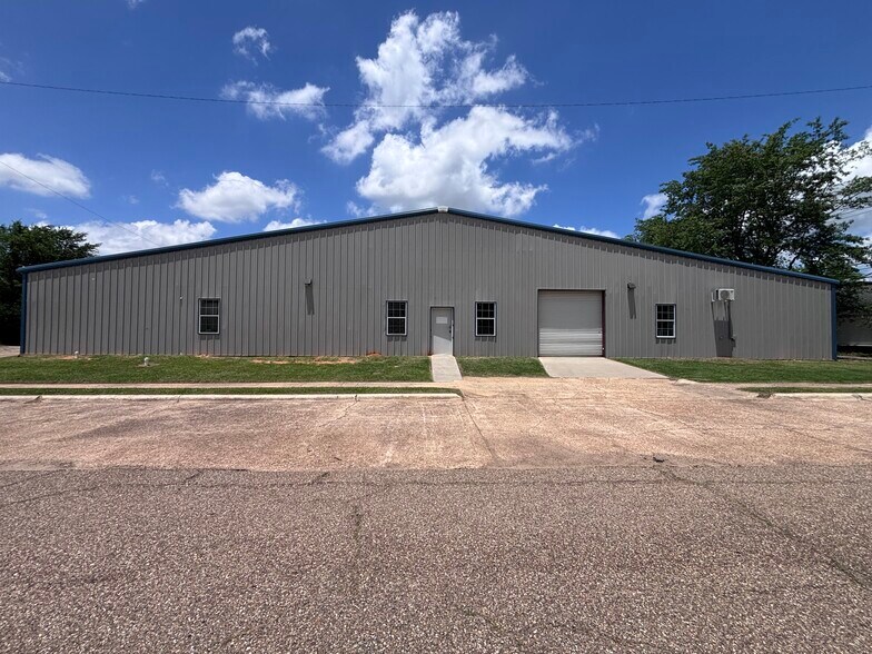 Primary Photo Of 500 Texas Blvd, Texarkana Light Manufacturing For Sale